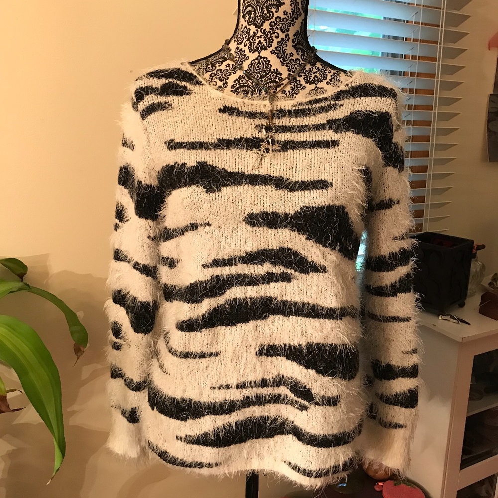 NY Collection zebra print sweater